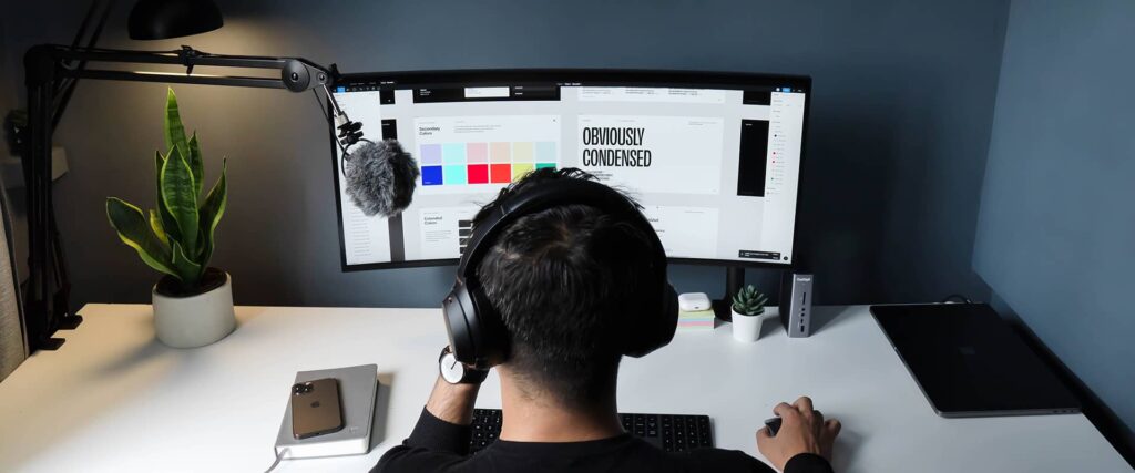 Le cliché du designer illustré par une personne travaillant uniquement devant son ordinateur.
